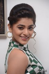 Yamini Bhasker At Kalamandir 6th Anniversary Celebrations